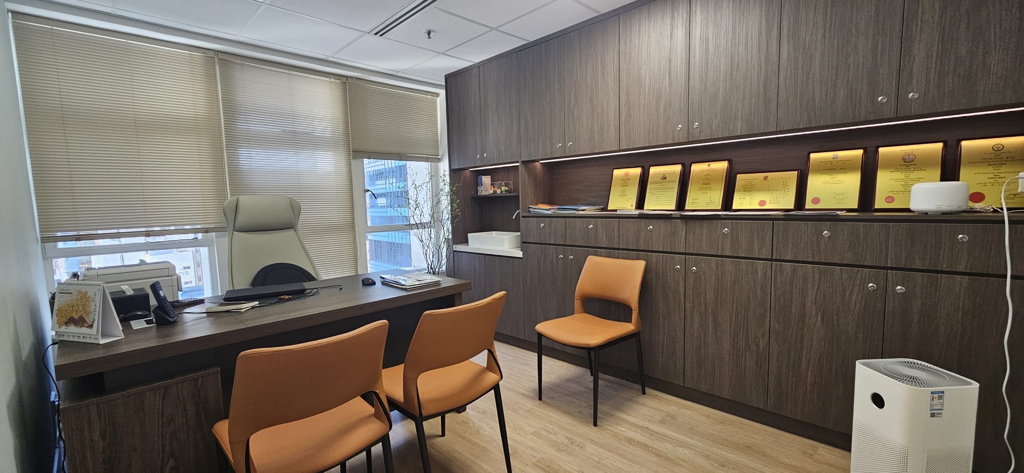 曹宇光医生精神科诊症室 — 中环心理健康服务